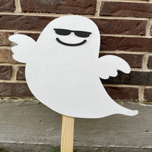 Load image into Gallery viewer, 3 Piece Yard Art Halloween Ghost Set