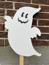 Load image into Gallery viewer, Happy Halloween Ghost Yard Art Set