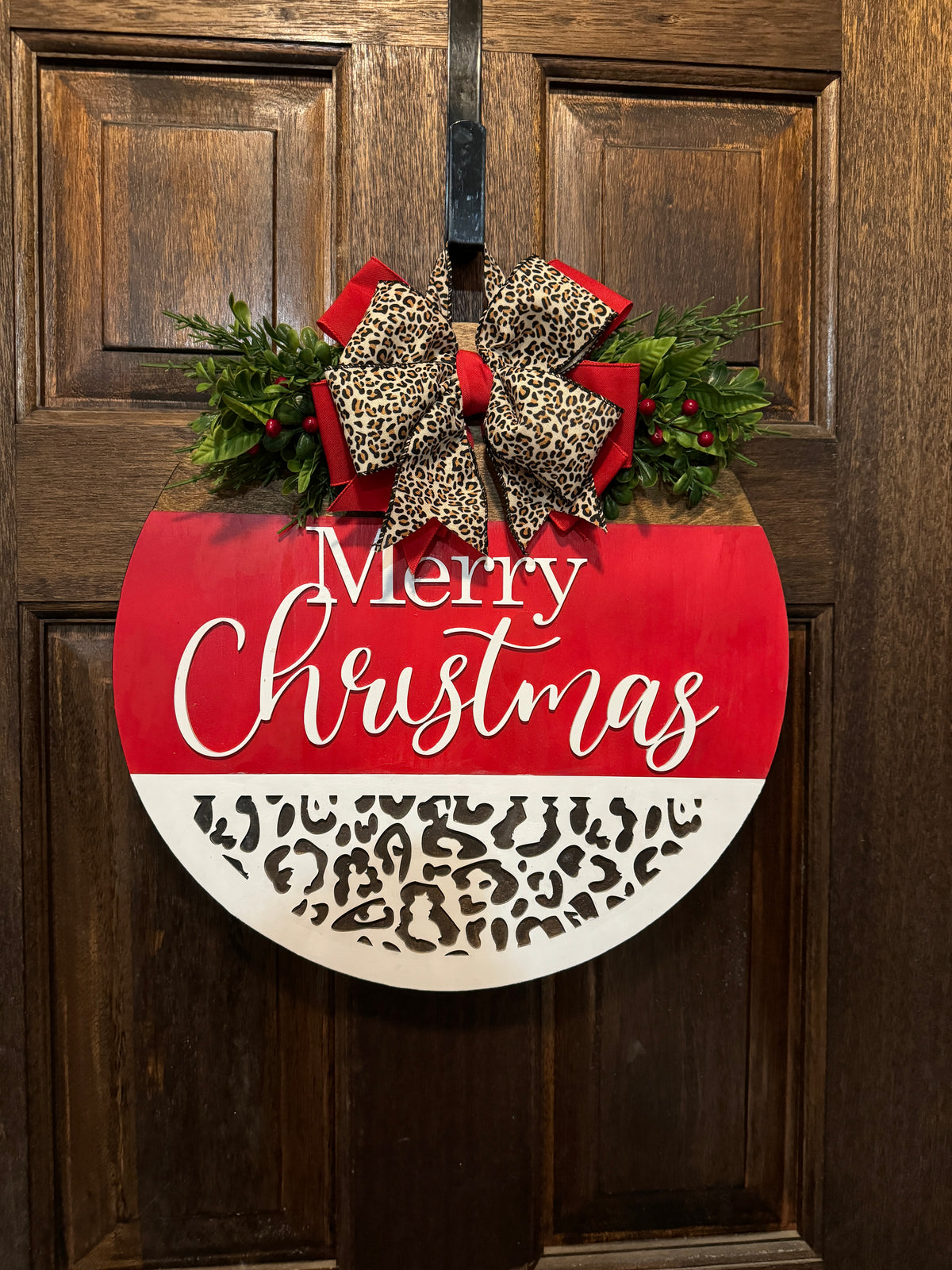 Merry Christmas Leopard Print Door Hanger – 18-Inch Round Christmas Sign