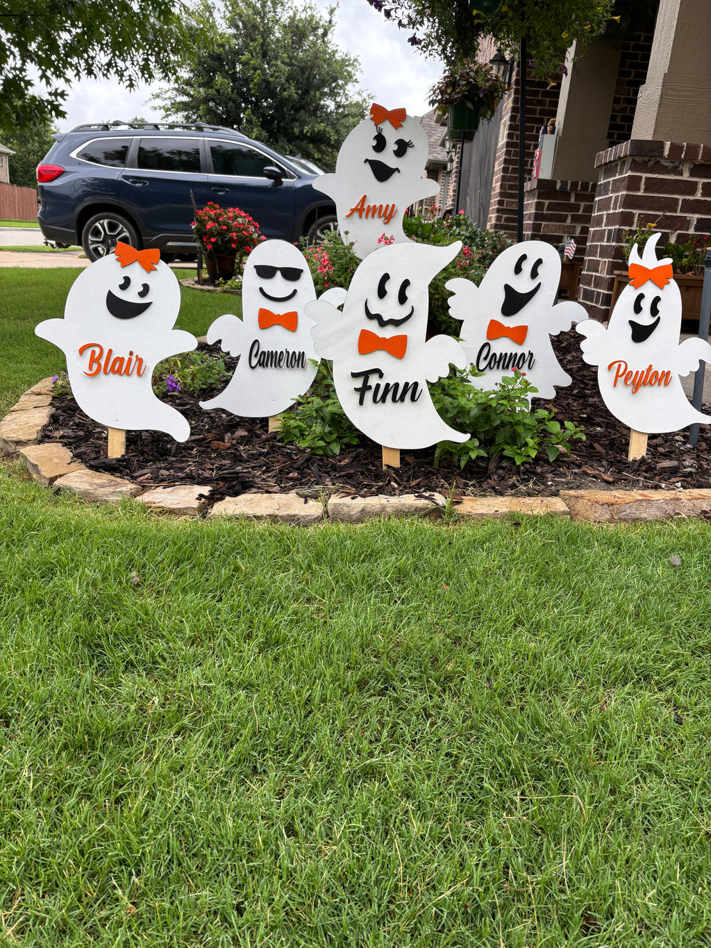 Personalized Ghost Yard Stakes – 6 Piece Wooden Halloween Décor Set – Laser Cut Faces & Bows – Custom Family Name Ghosts