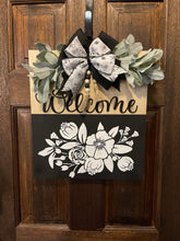 Load image into Gallery viewer, Square Floral Welcome Door Hanger
