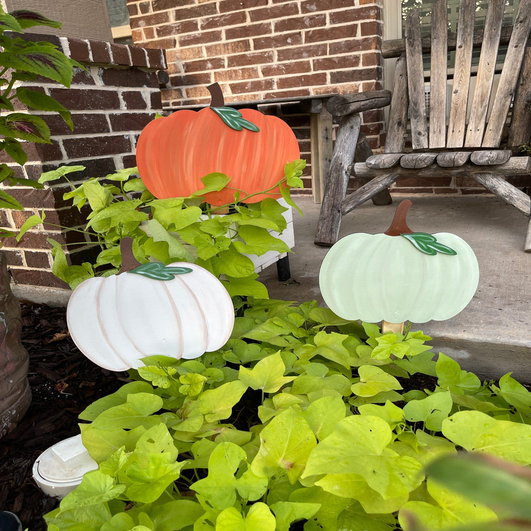 Fall Pumpkin Trio Yard Art