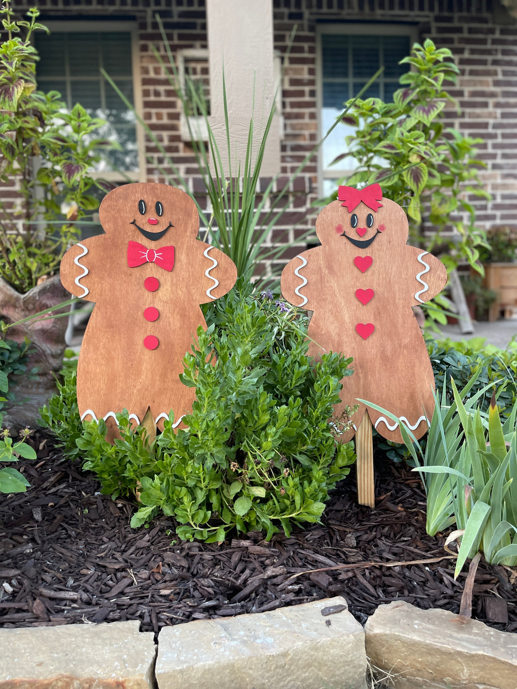 GIngerbread family yard art