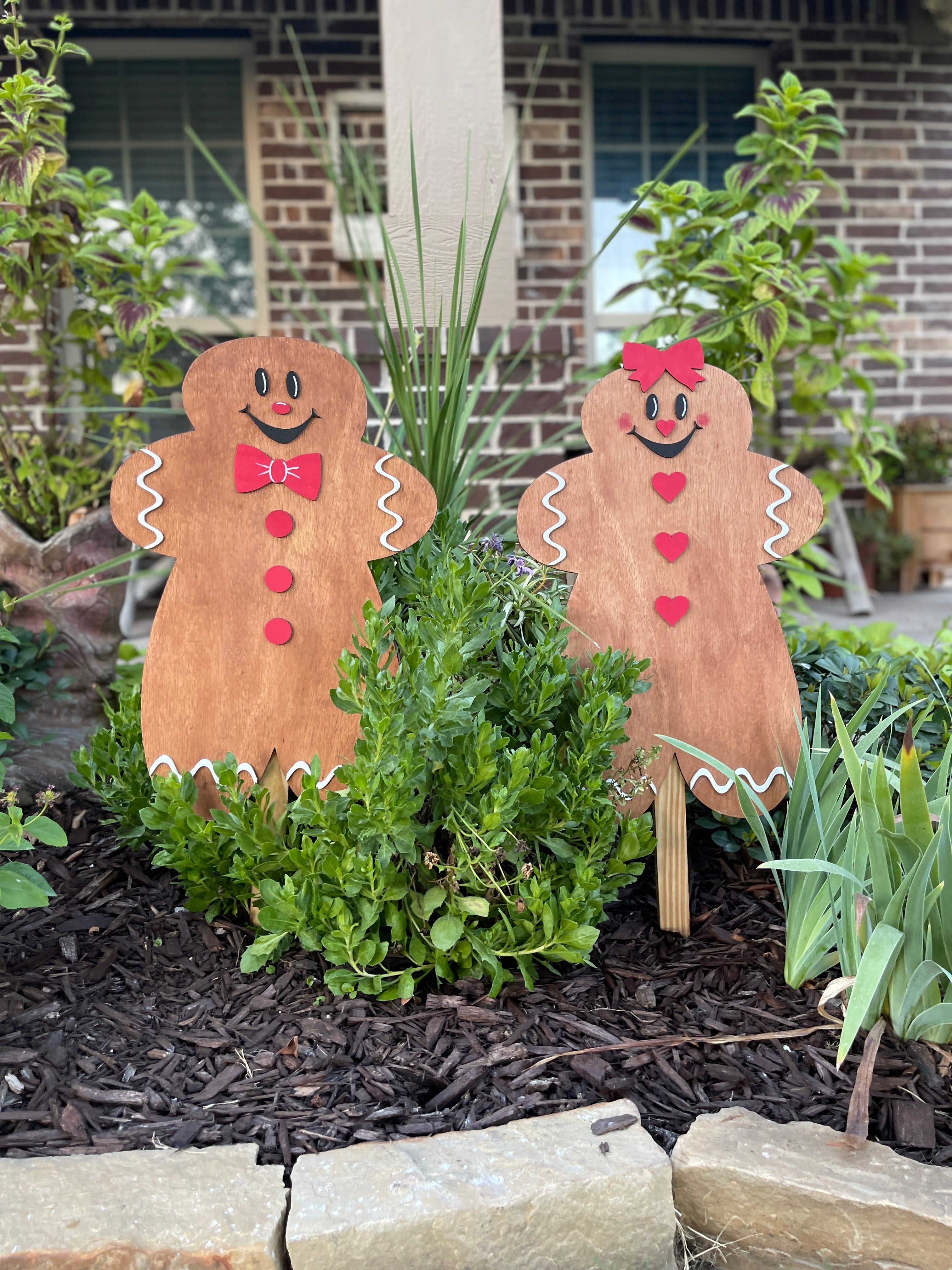 GIngerbread family yard art