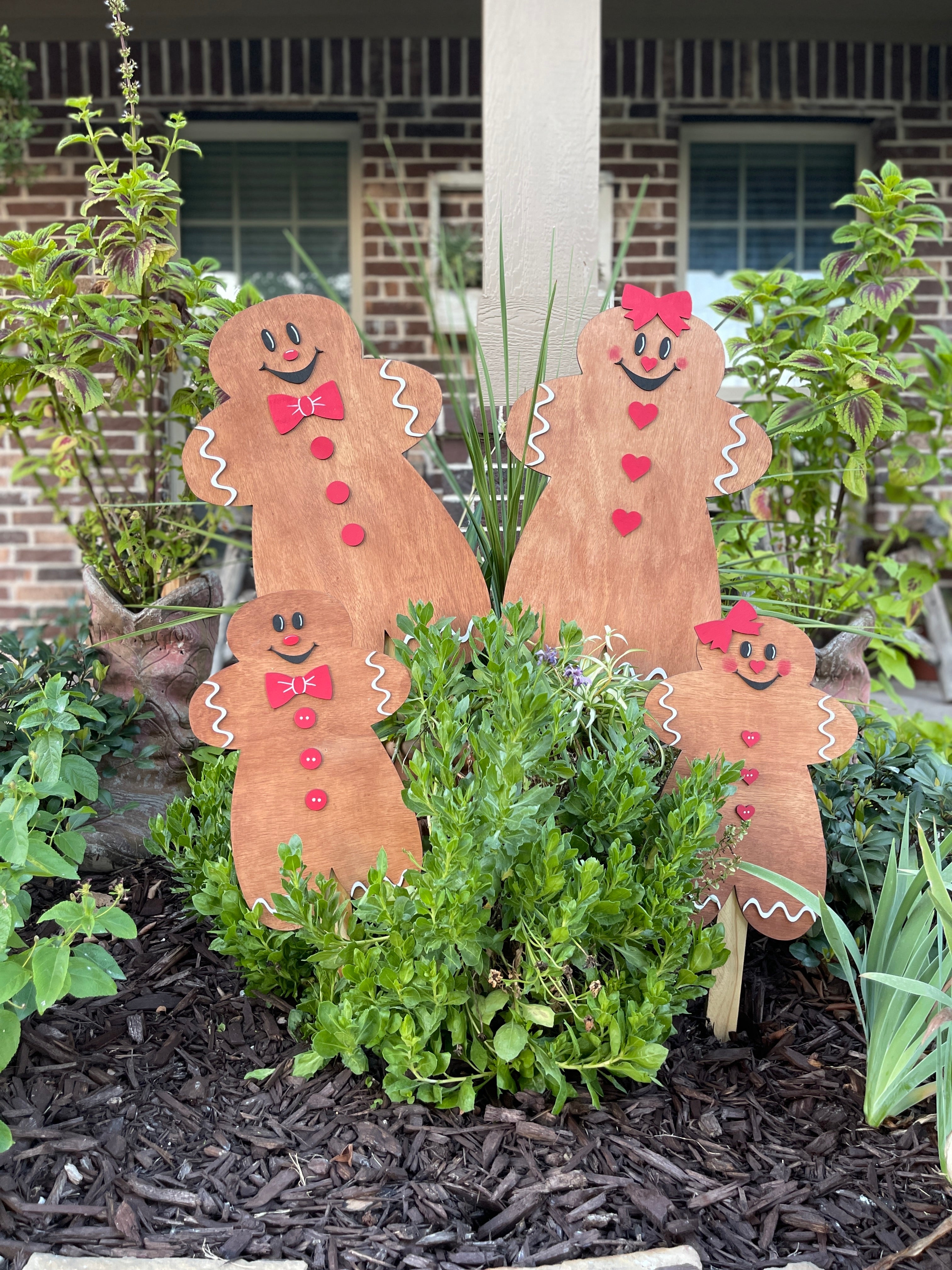 GIngerbread family yard art