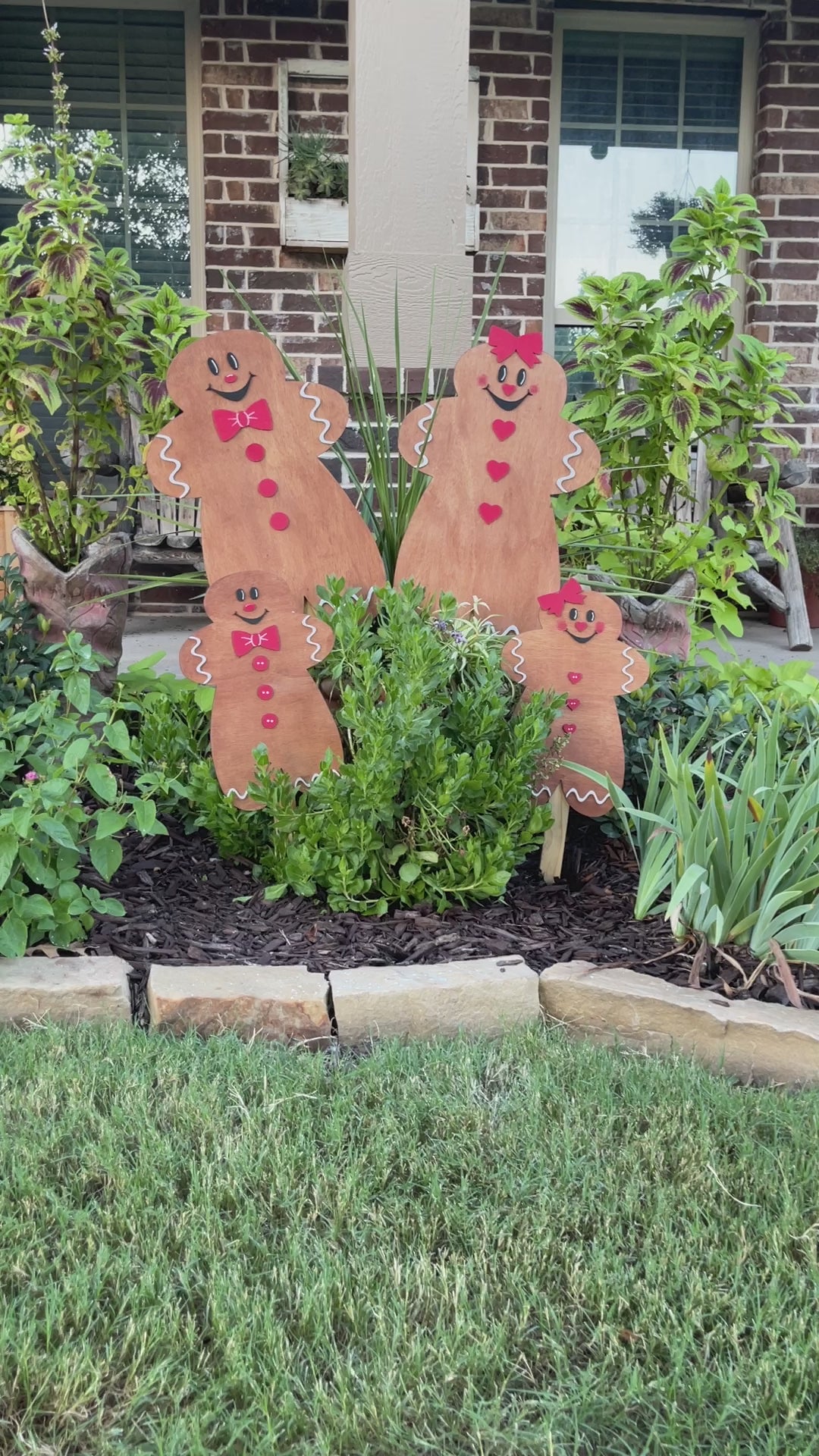 GIngerbread family yard art