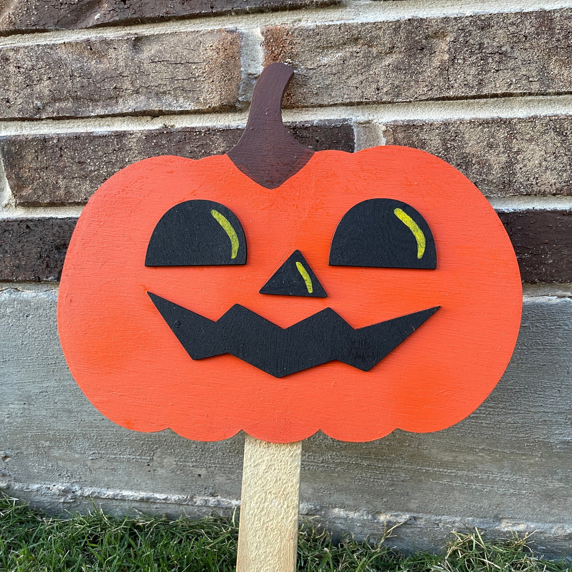 Jac-0-Lantern Yard Art
