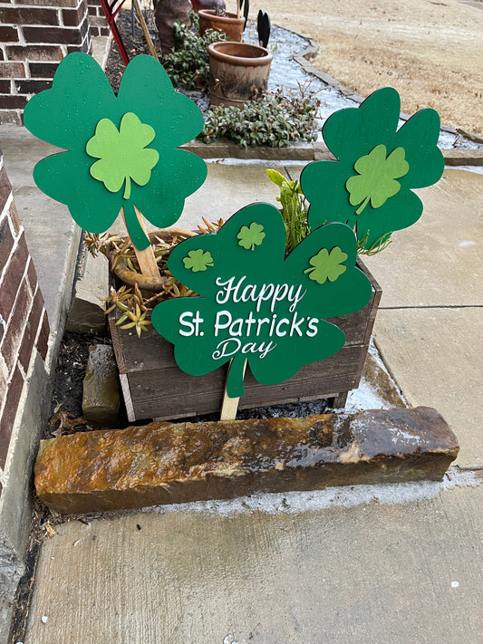 ST PATRICK'S DAY YARD ART
