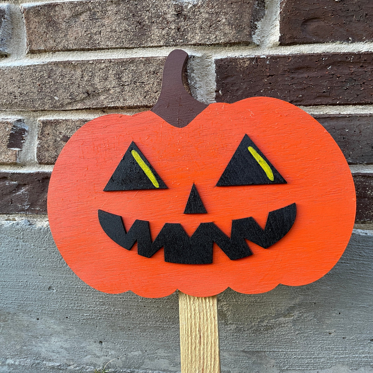 Jac-0-Lantern Yard Art