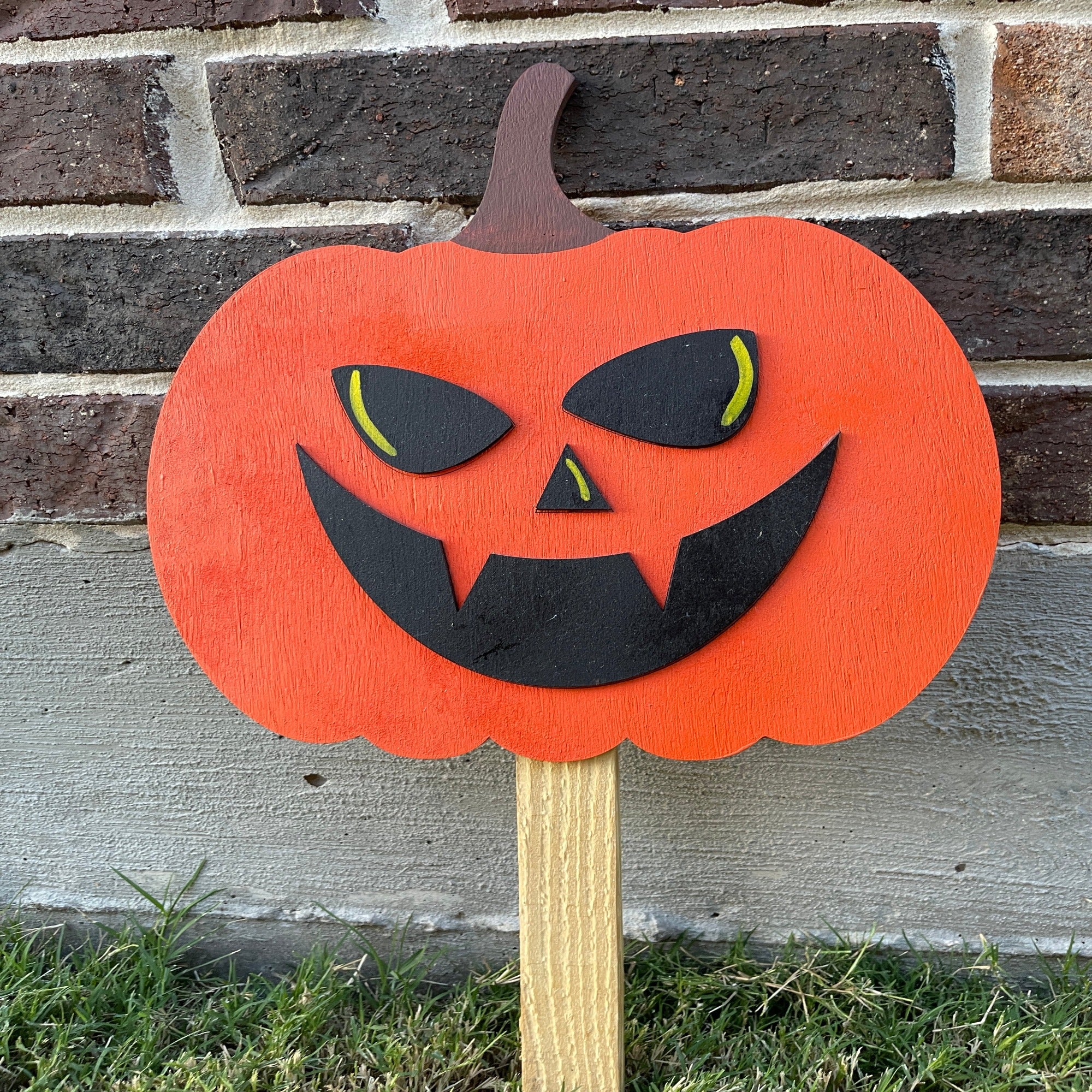 Jac-0-Lantern Yard Art