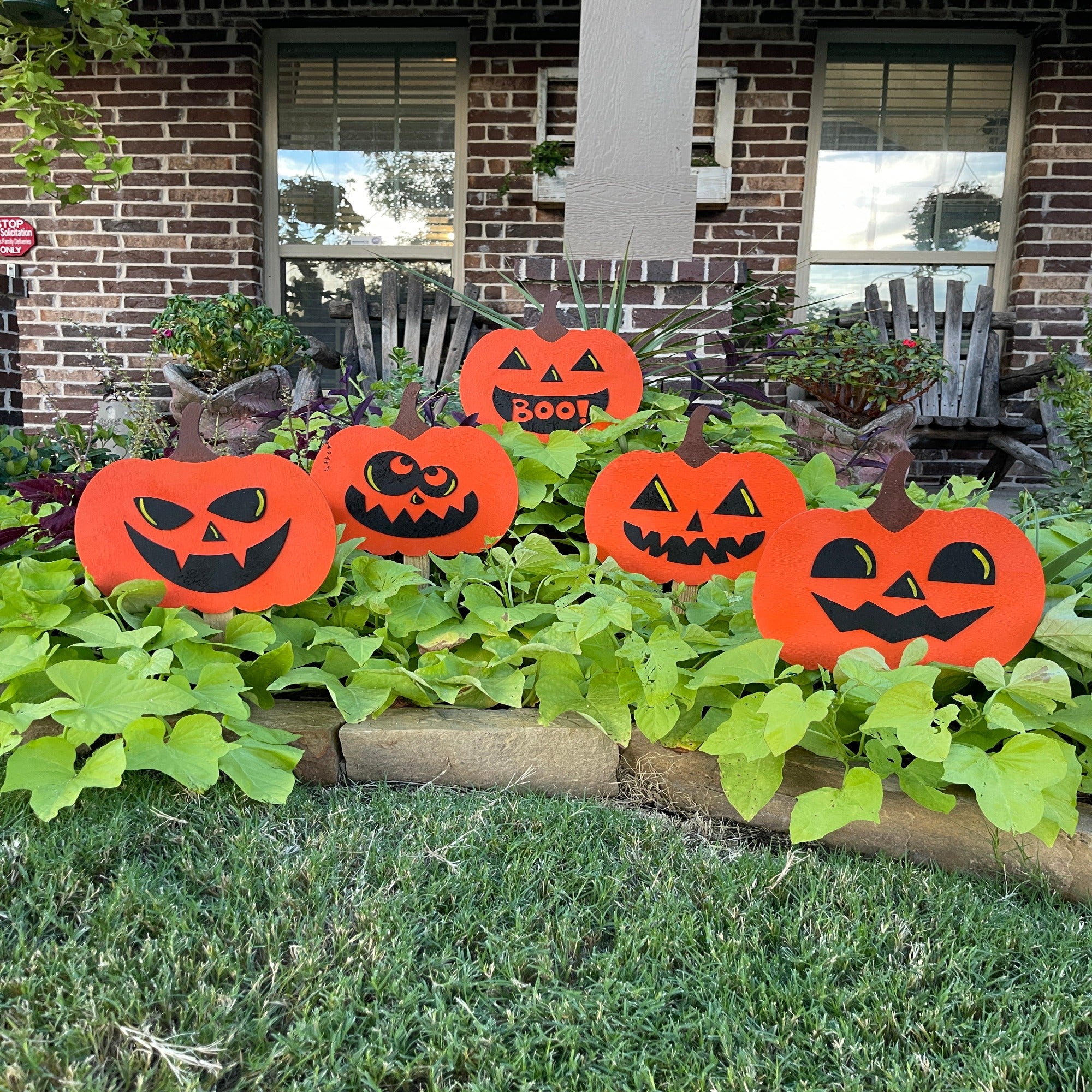 Jac-0-Lantern Yard Art