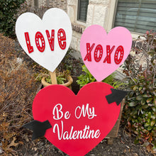 Load image into Gallery viewer, Valentines Day 3 Piece Yard Art Set
